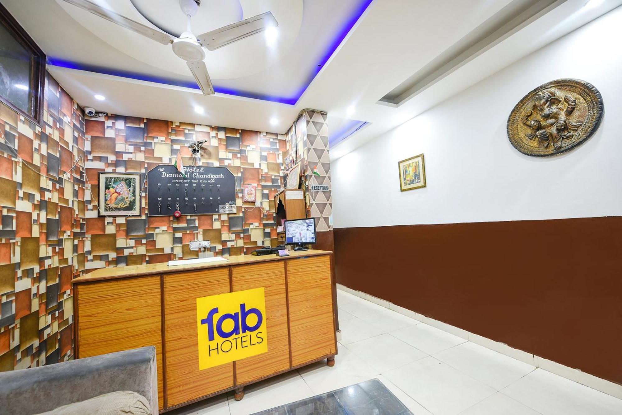 Fabexpress Diamond Sec 45 Hotel Chandīgarh Екстериор снимка